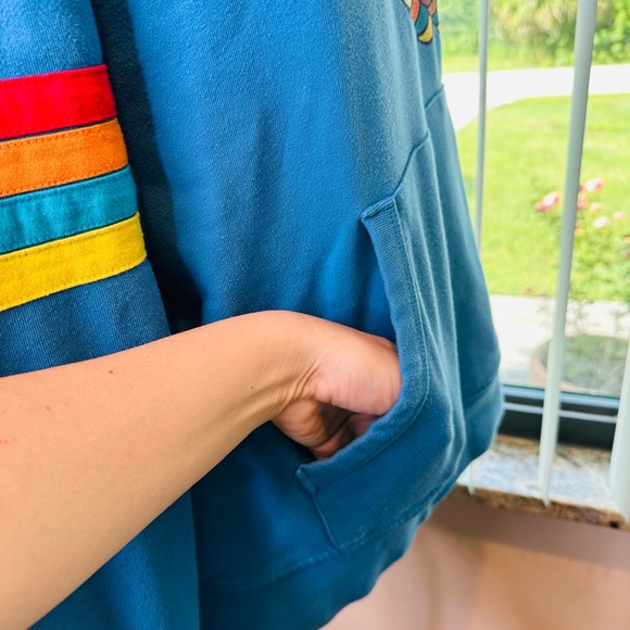 Walt Disney World Retro Blue Crewneck Sweater Red Yellow Stripes Size Medium - Picture 5 of 9